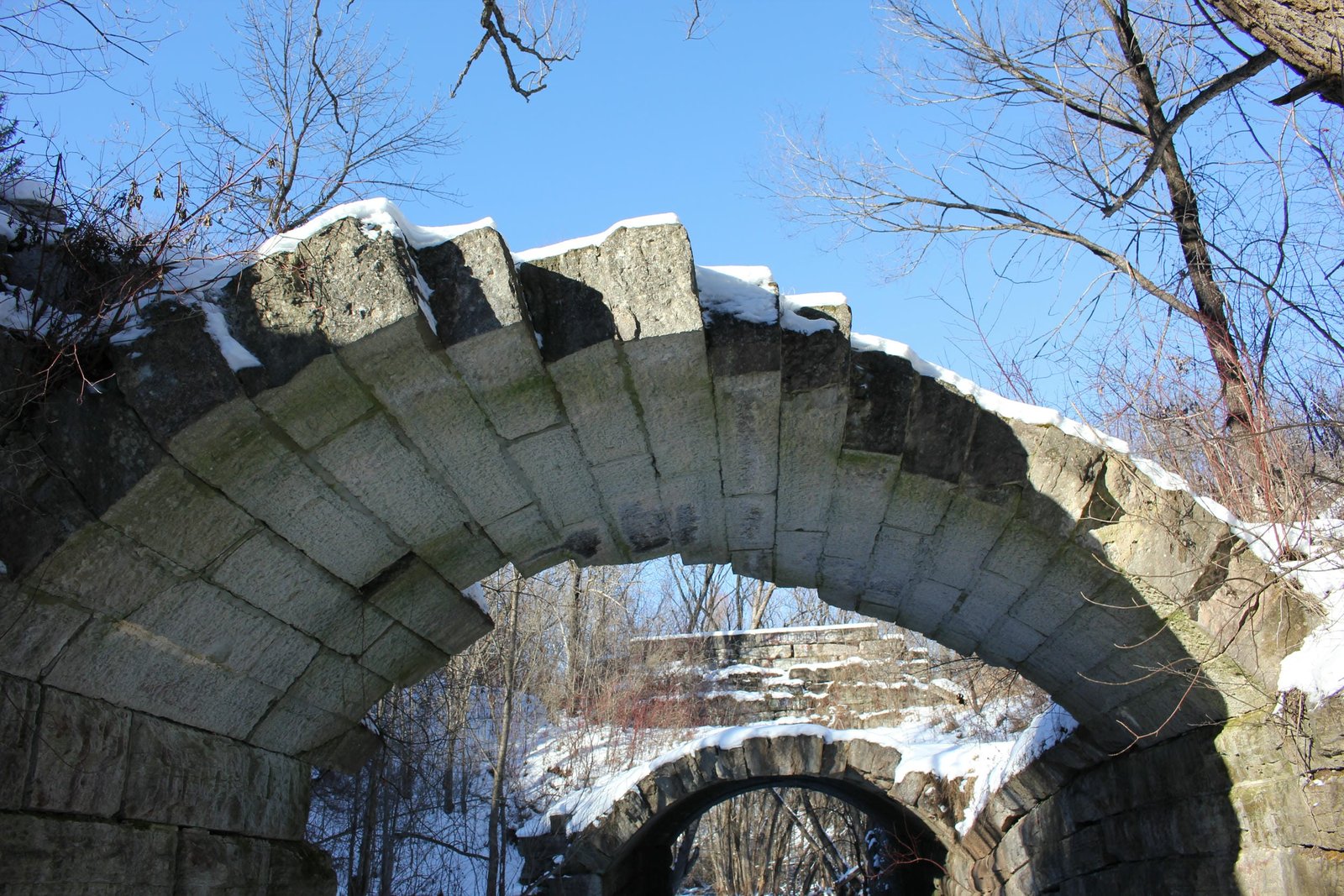 Remaining arch on south side of structure